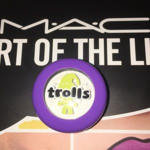 MAC: “Silly Vanilly” Trolls Collection Eye Shadow